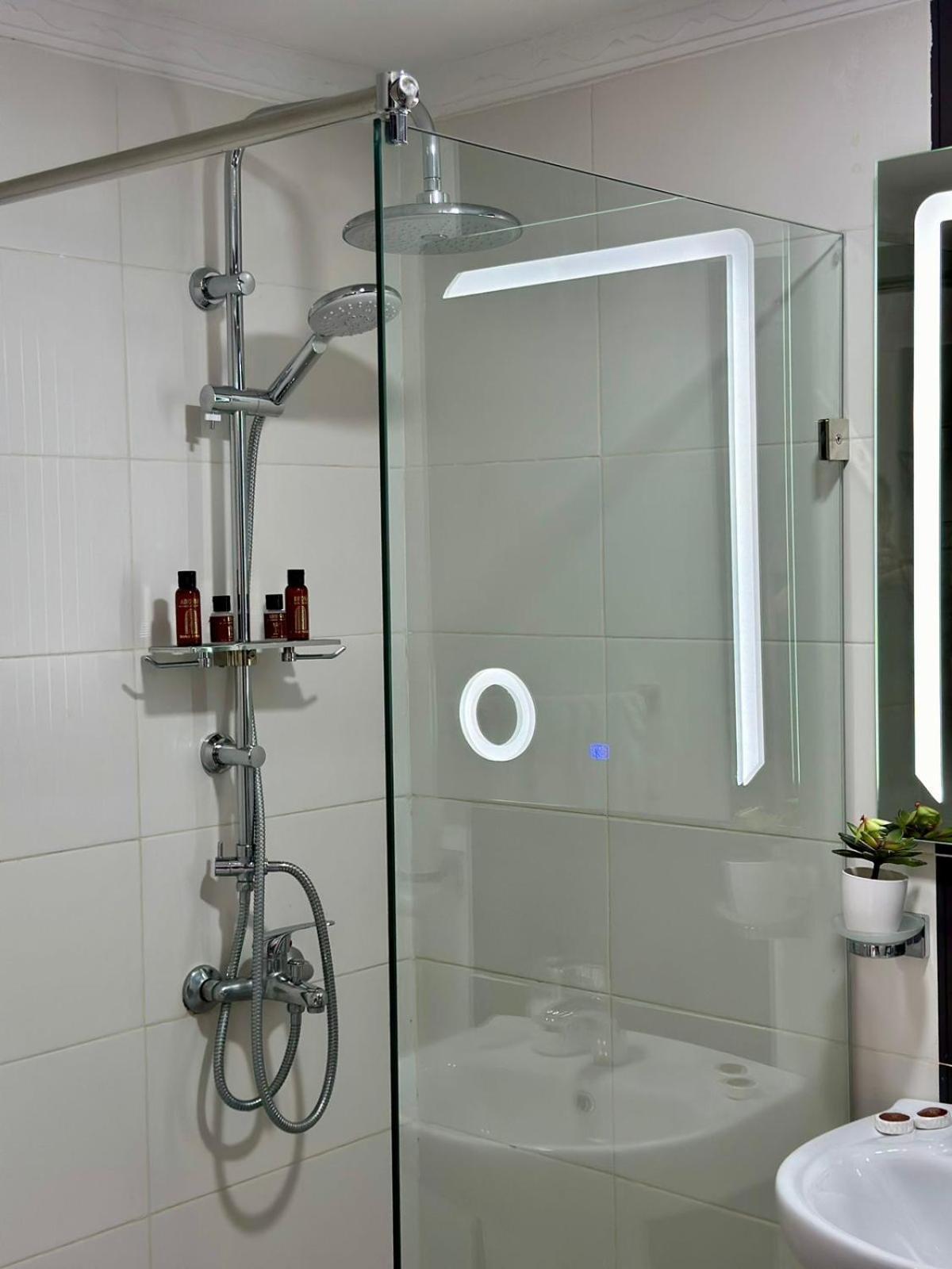 Appart Neuf Lumineux Climatise 1Ere Etage طنجة المظهر الخارجي الصورة