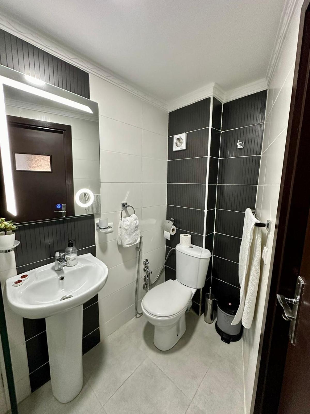 Appart Neuf Lumineux Climatise 1Ere Etage طنجة المظهر الخارجي الصورة